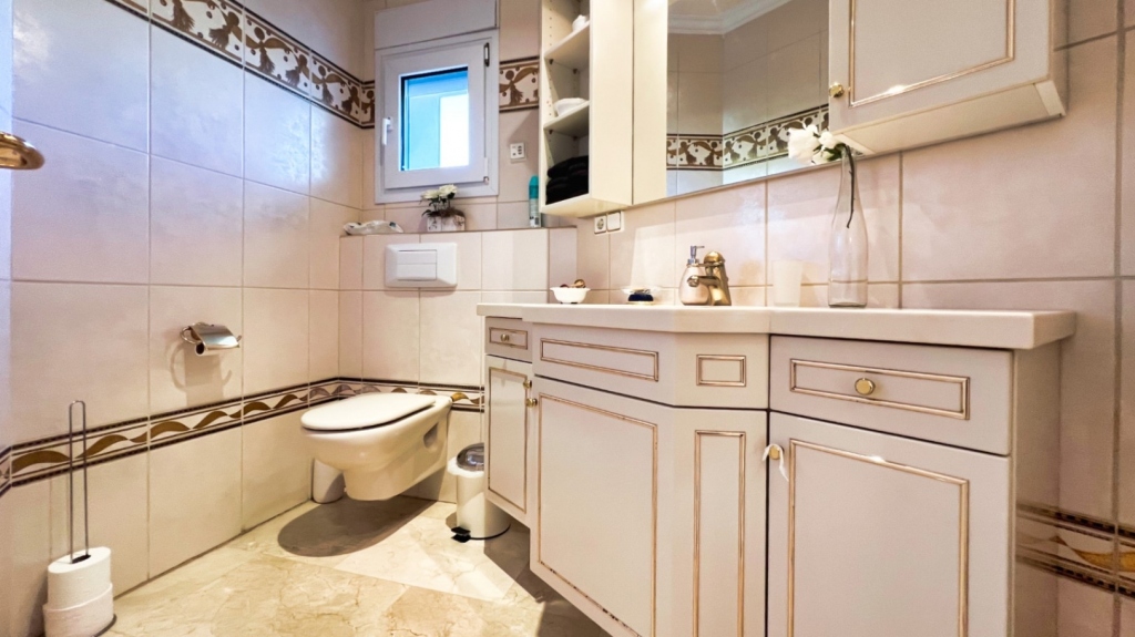 6 bed villa in Altea