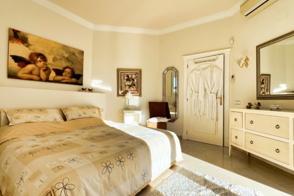 6 bed villa in Altea