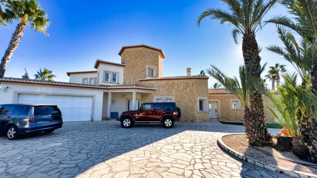 6 bed villa in Altea