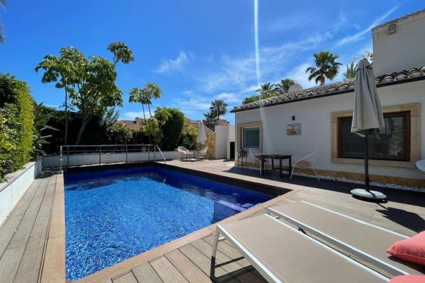 5 bed villa in La Nucía