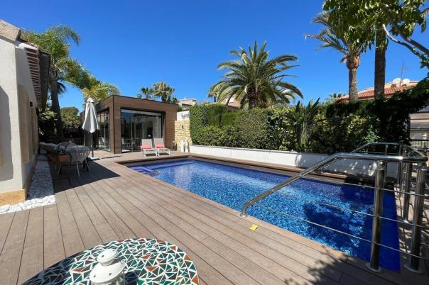 5 bed villa in La Nucía