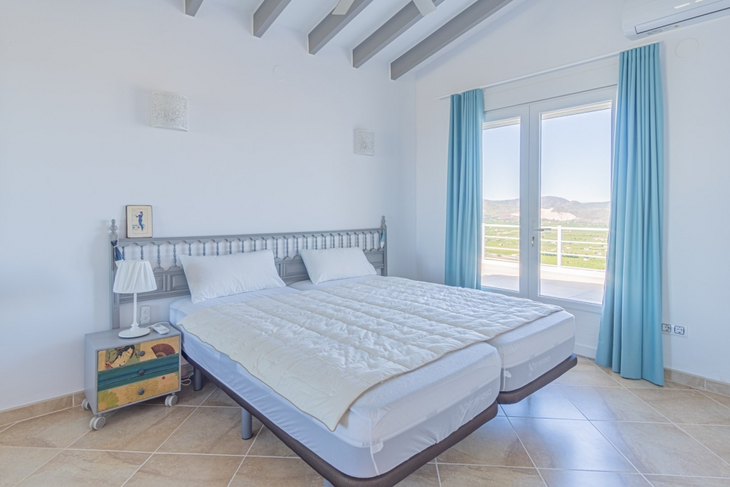 5 bed villa in Pego