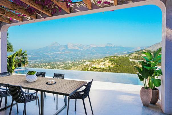 5 bed villa in Altea