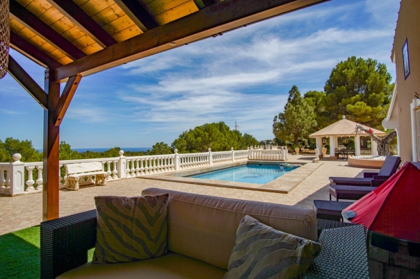 8 bed villa in La Nucía