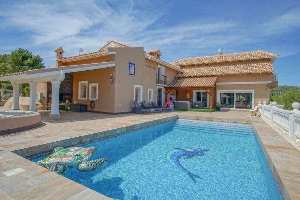 8 bed villa in La Nucía