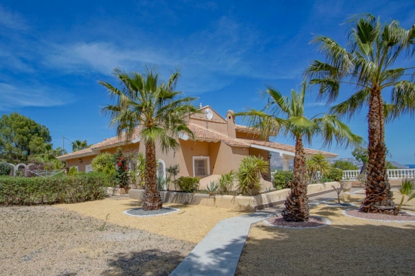 8 bed villa in La Nucía
