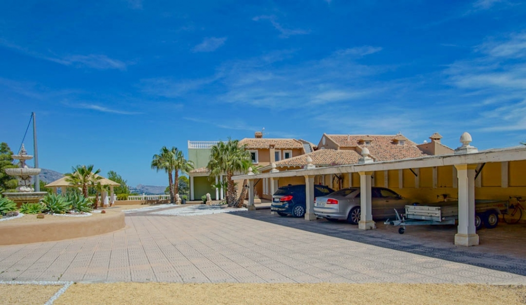 8 bed villa in La Nucía