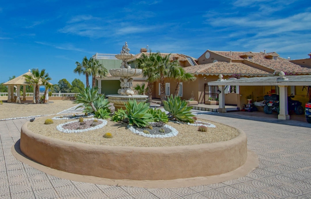 8 bed villa in La Nucía