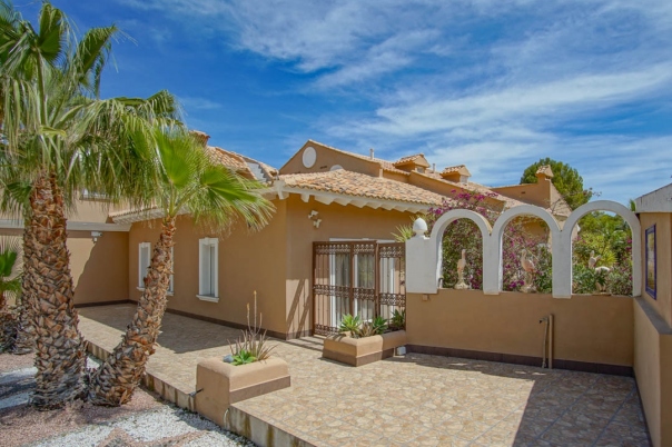 8 bed villa in La Nucía