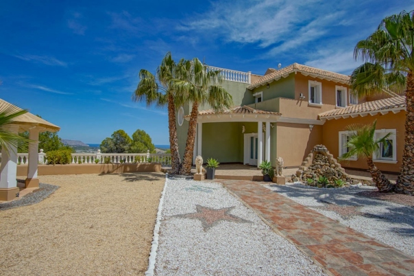 8 bed villa in La Nucía