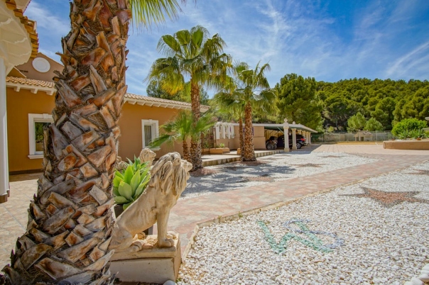 8 bed villa in La Nucía