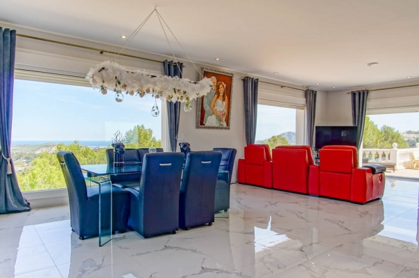 8 bed villa in La Nucía