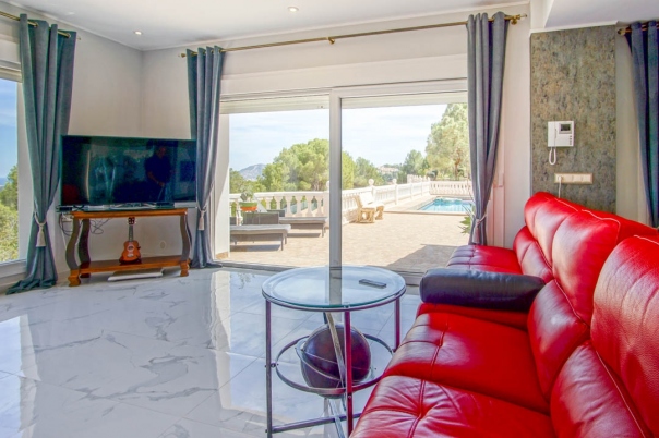 8 bed villa in La Nucía
