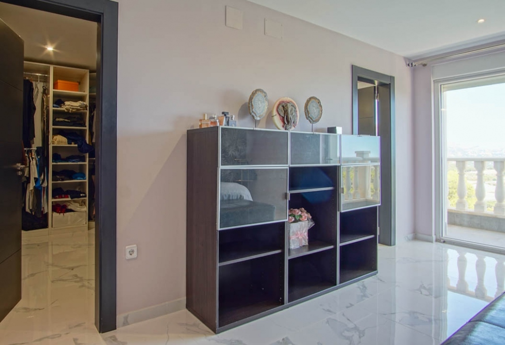 8 bed villa in La Nucía