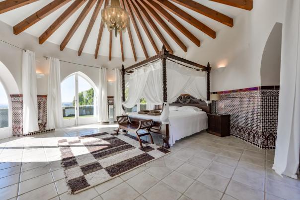 8 bed villa in Altea