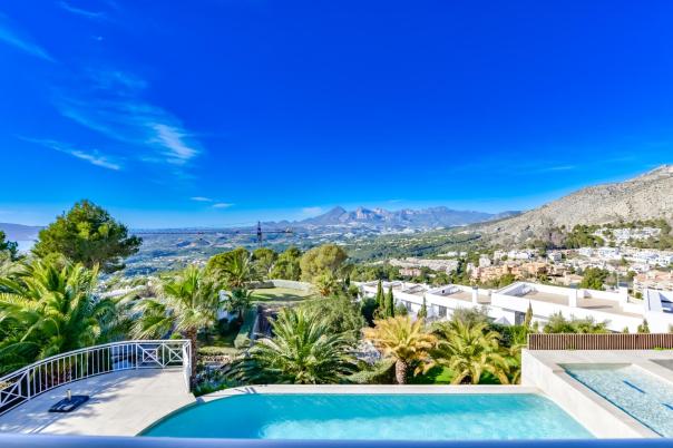 8 bed villa in Altea