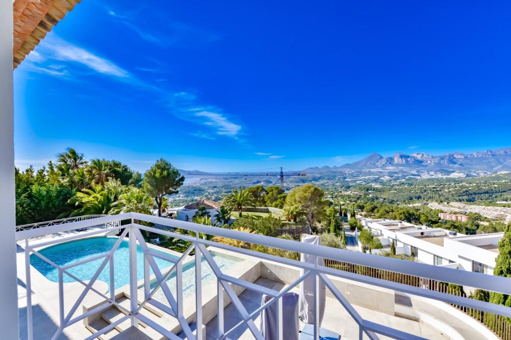8 bed villa in Altea