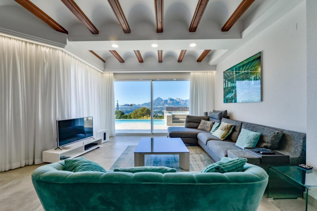 8 bed villa in Altea