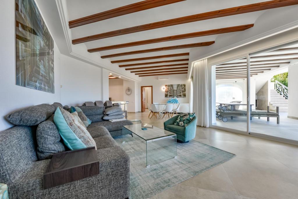 8 bed villa in Altea