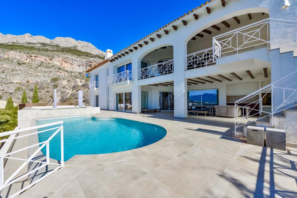 8 bed villa in Altea