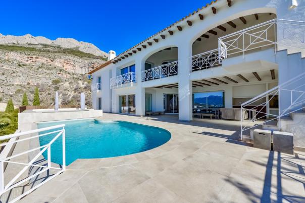 8 bed villa in Altea