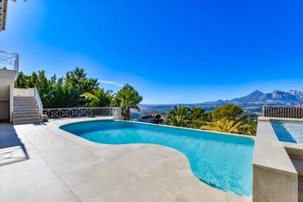 8 bed villa in Altea