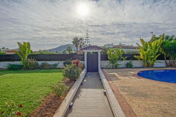 5 bed villa in Alfaz del Pi