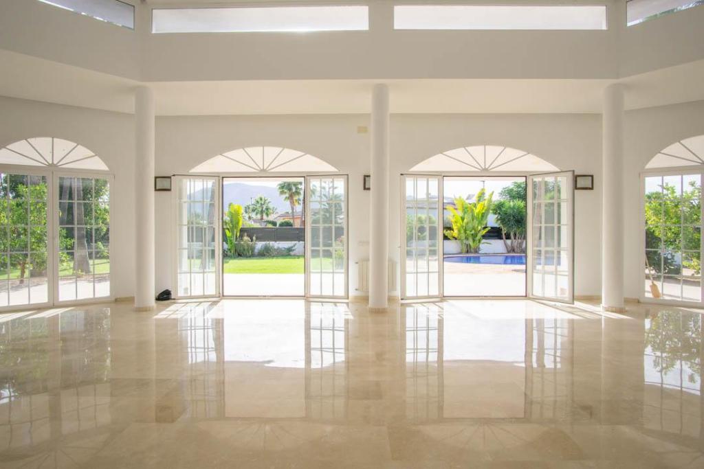 5 bed villa in Alfaz del Pi