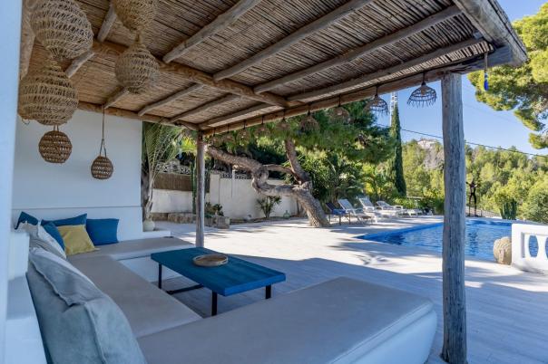 4 bed villa in Denia