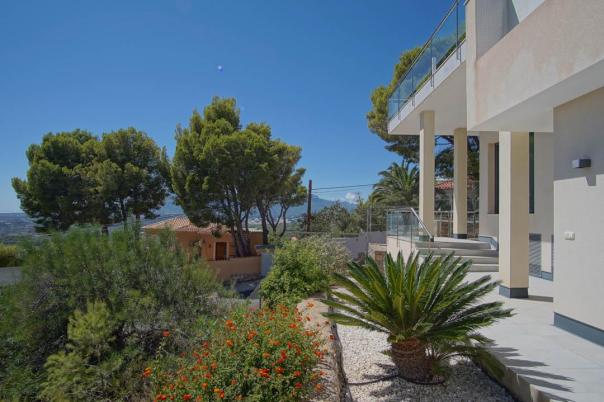 5 bed villa in Altea
