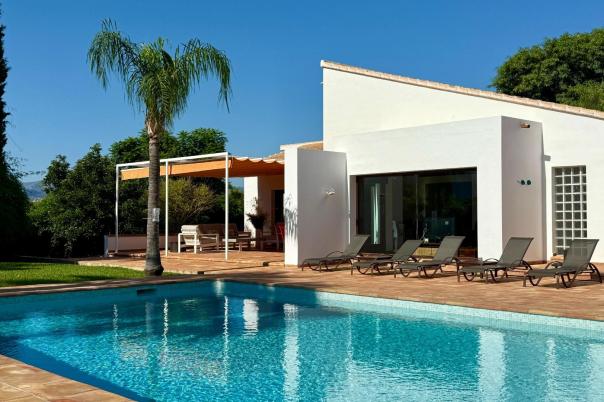 5 bed villas in Denia