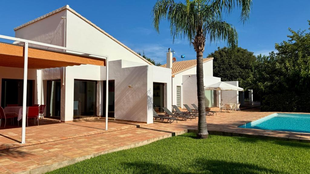 5 bed villas in Denia