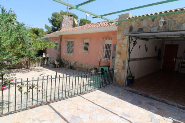 5 bed villa in Torrevieja