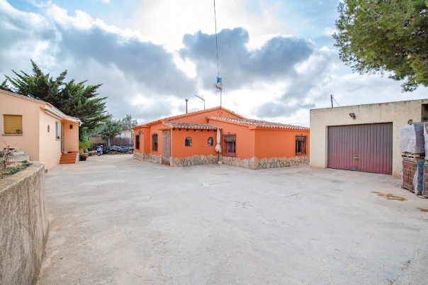 5 bed finca in Benissa