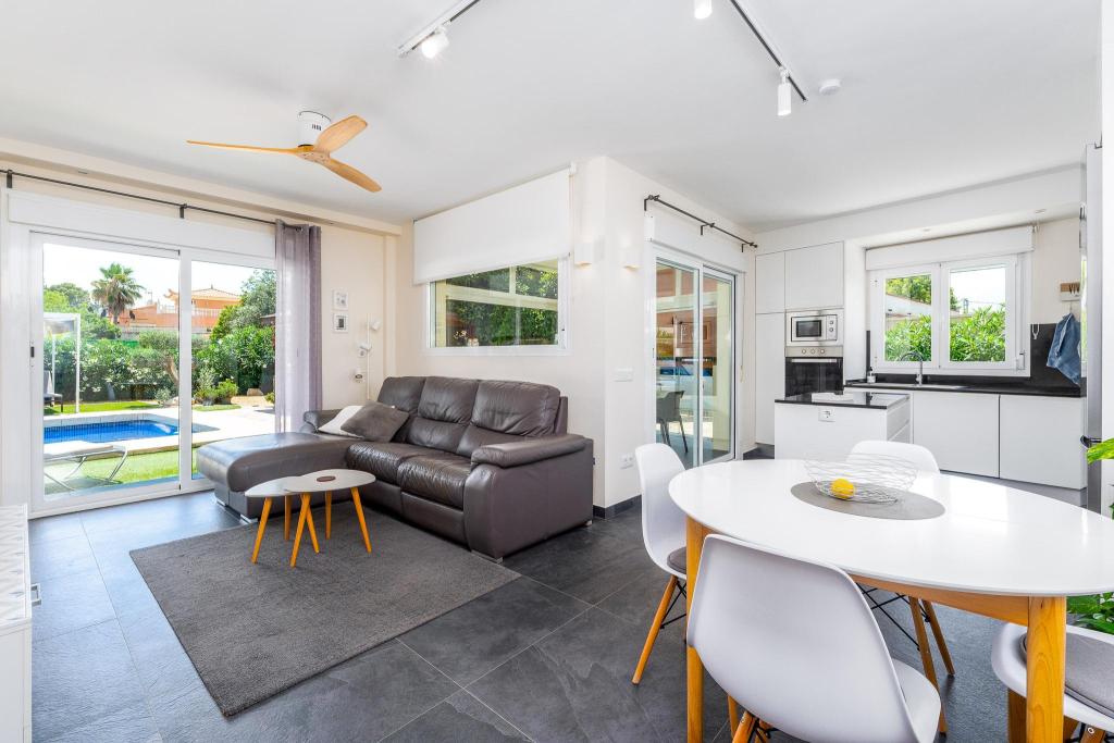 6 bed villa in Albir