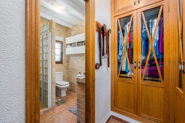 6 bed villa in Albir