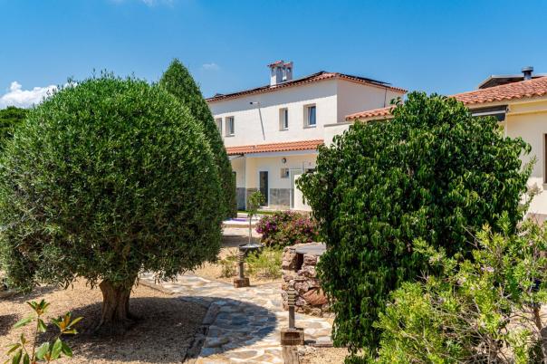 6 bed villa in Albir