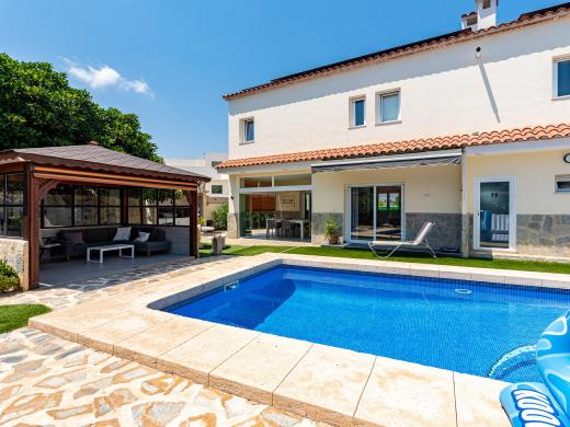 6 bed villa in Albir