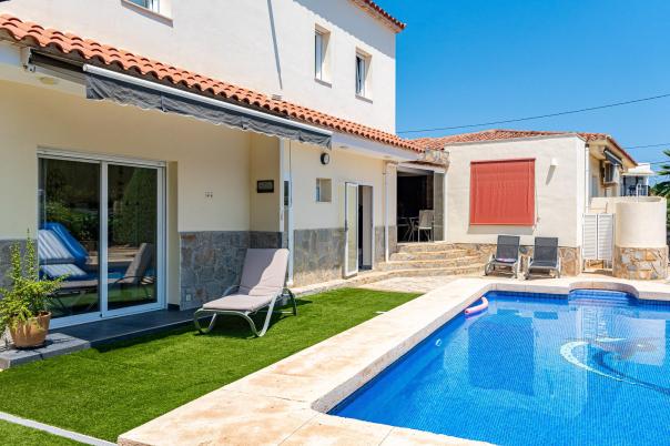 6 bed villa in Albir