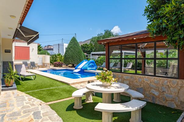 6 bed villa in Albir