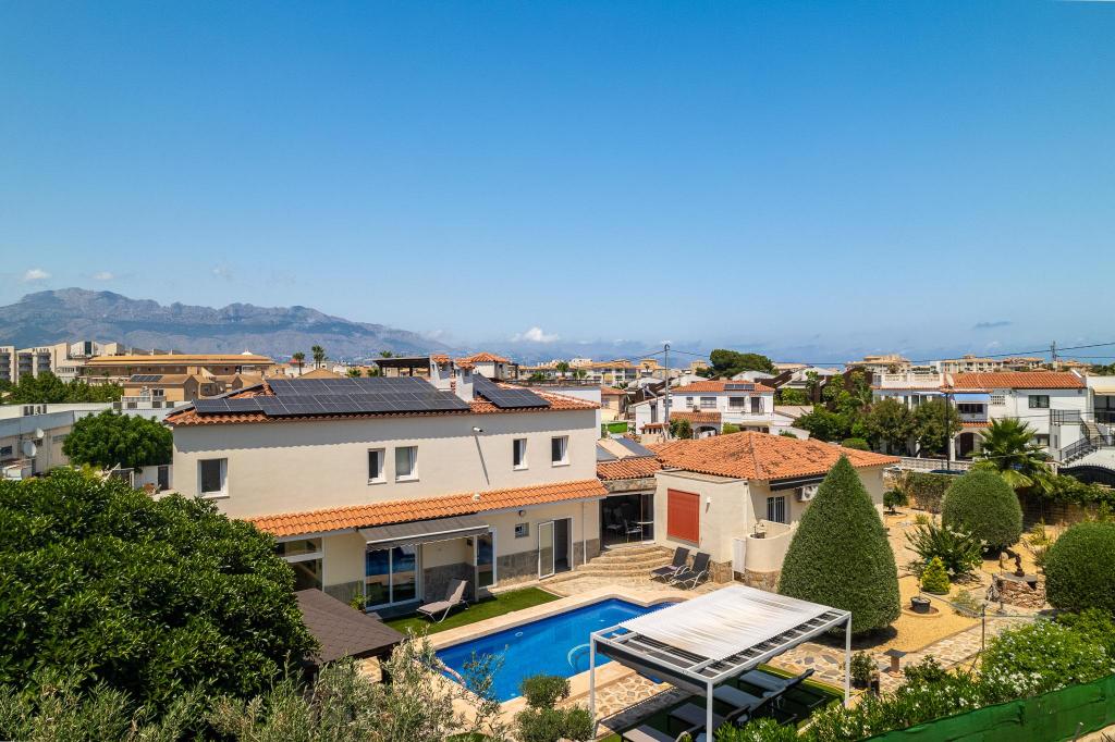 6 bed villa in Albir