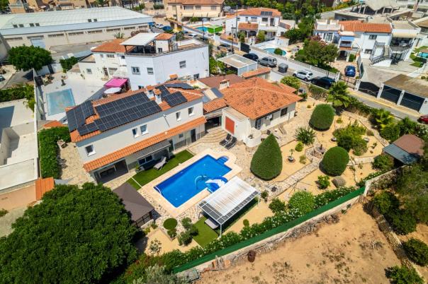 6 bed villa in Albir