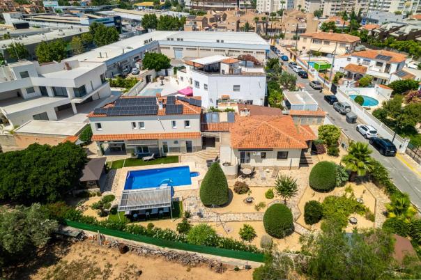 6 bed villa in Albir