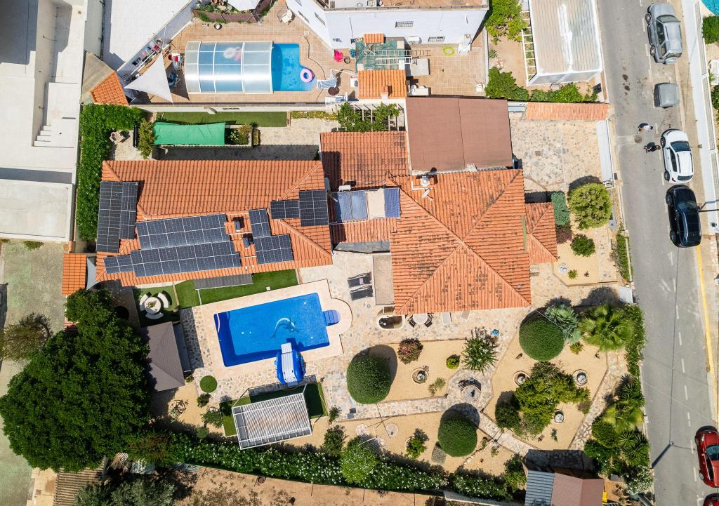 6 bed villa in Albir