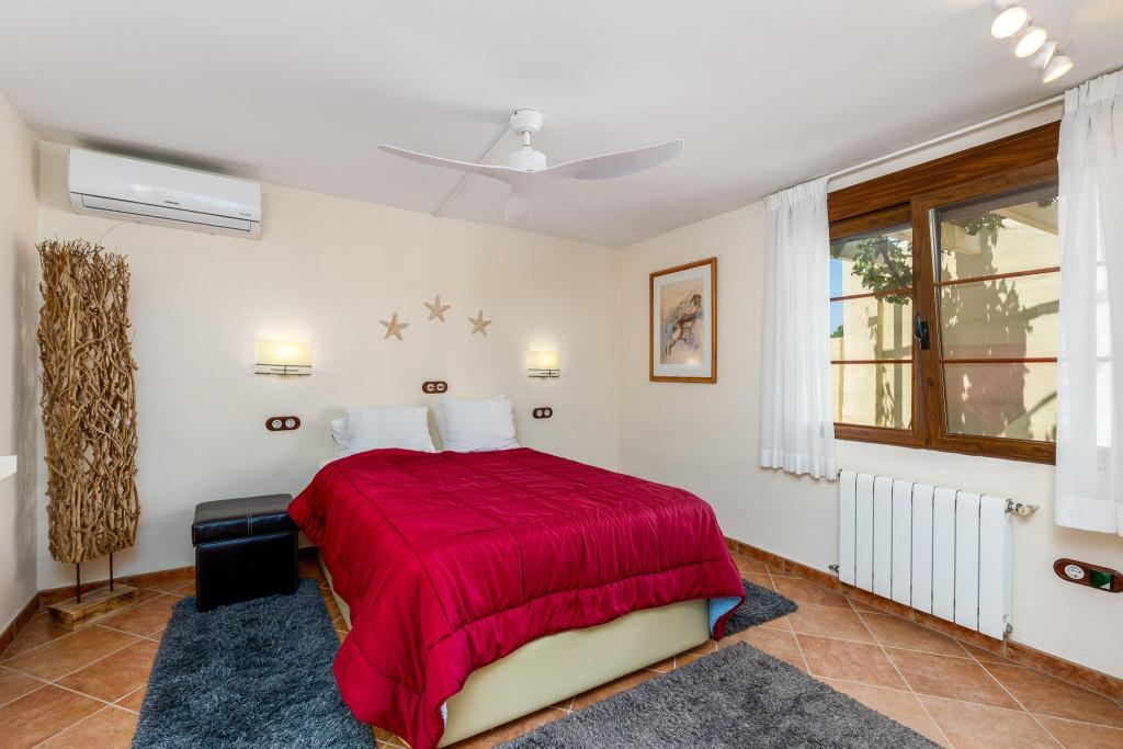 6 bed villa in Albir