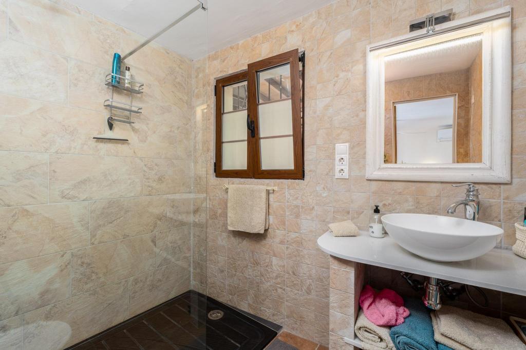 6 bed villa in Albir