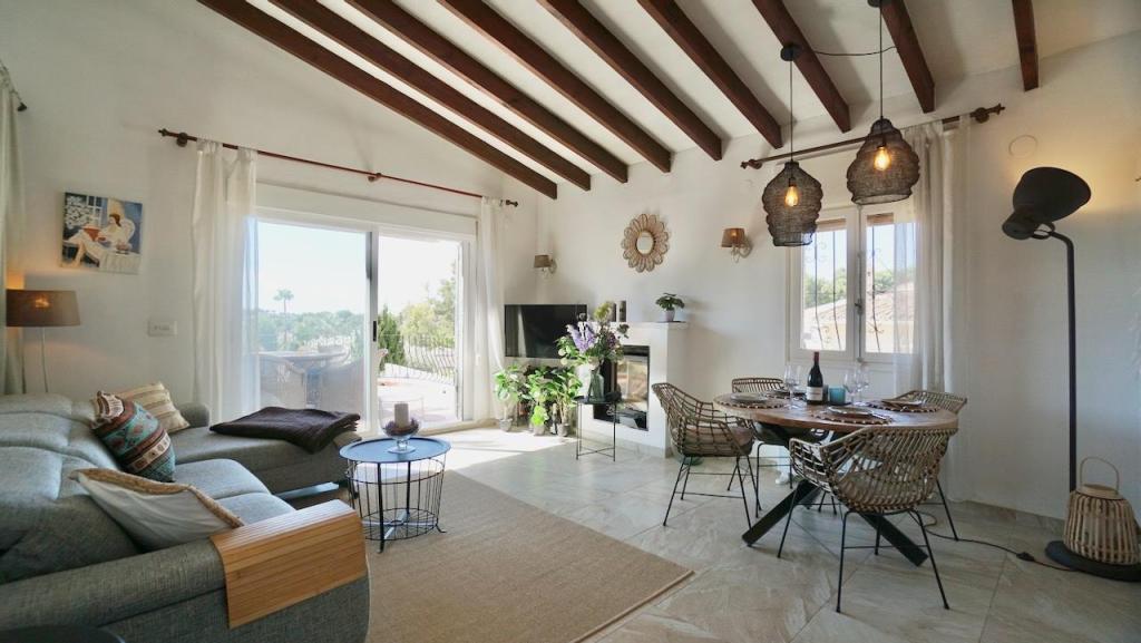 5 bed villas in Moraira