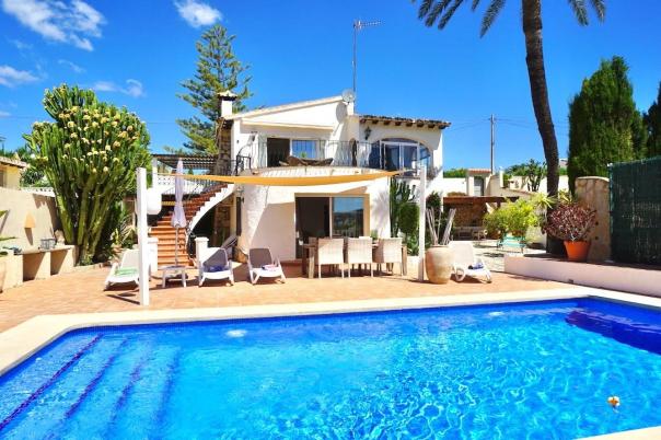 5 bed villas in Moraira