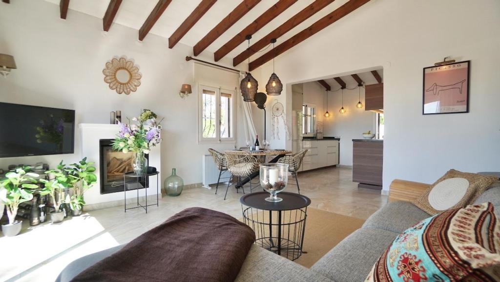 5 bed villas in Moraira