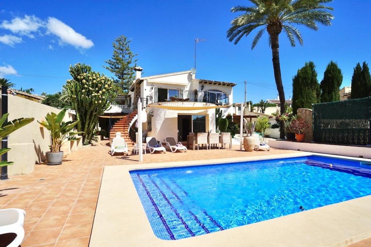 5 bed villas in Moraira